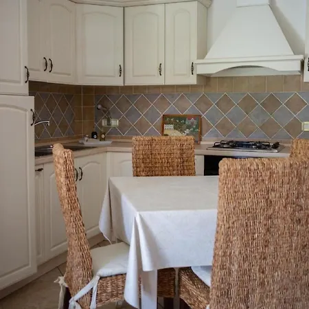 Nettes Ferienhaus In Mit Garten Und Grill Hébergement de vacances